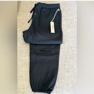 NEW Fear of God Essentials Sweatpants Stretch
Limo Size XL Black
